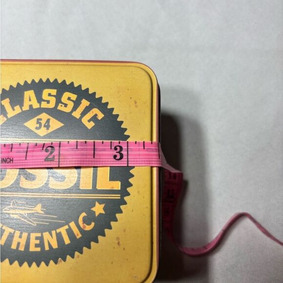 3.5” Authentic Fossil Watch Tin Collectors Item Excellent Preloved Condition - Picture 5 of 5